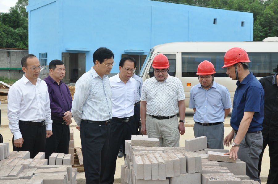 廣西壯族自治區(qū)黨委常委、玉林市委書記莫恭明調(diào)研企業(yè)環(huán)境保護工作