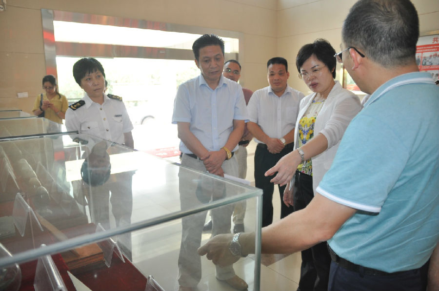 玉林市副市長呂劍楓一行到廣西銀億調研